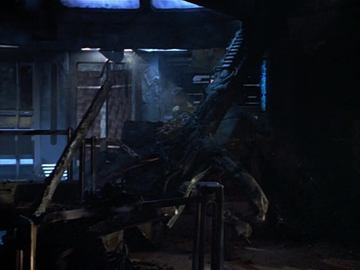 extant_StarTrek_VOY_4x08-YearOfHellPart1_02779.jpg