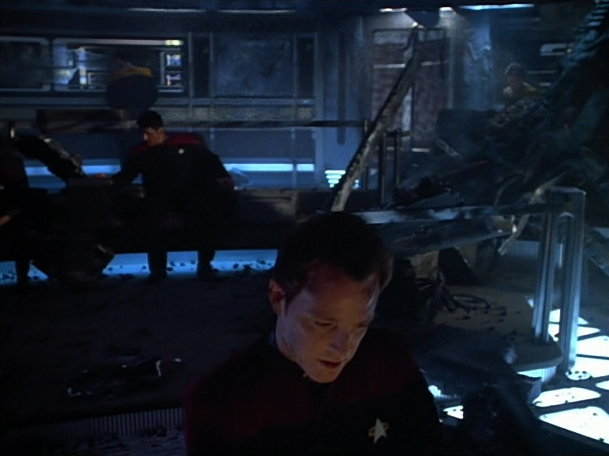 extant_StarTrek_VOY_4x08-YearOfHellPart1_02785.jpg