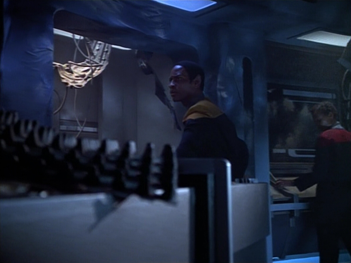 extant_StarTrek_VOY_4x08-YearOfHellPart1_02794.jpg