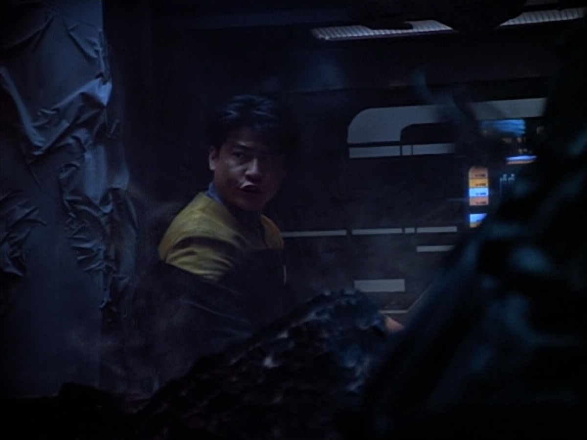 extant_StarTrek_VOY_4x08-YearOfHellPart1_02853.jpg