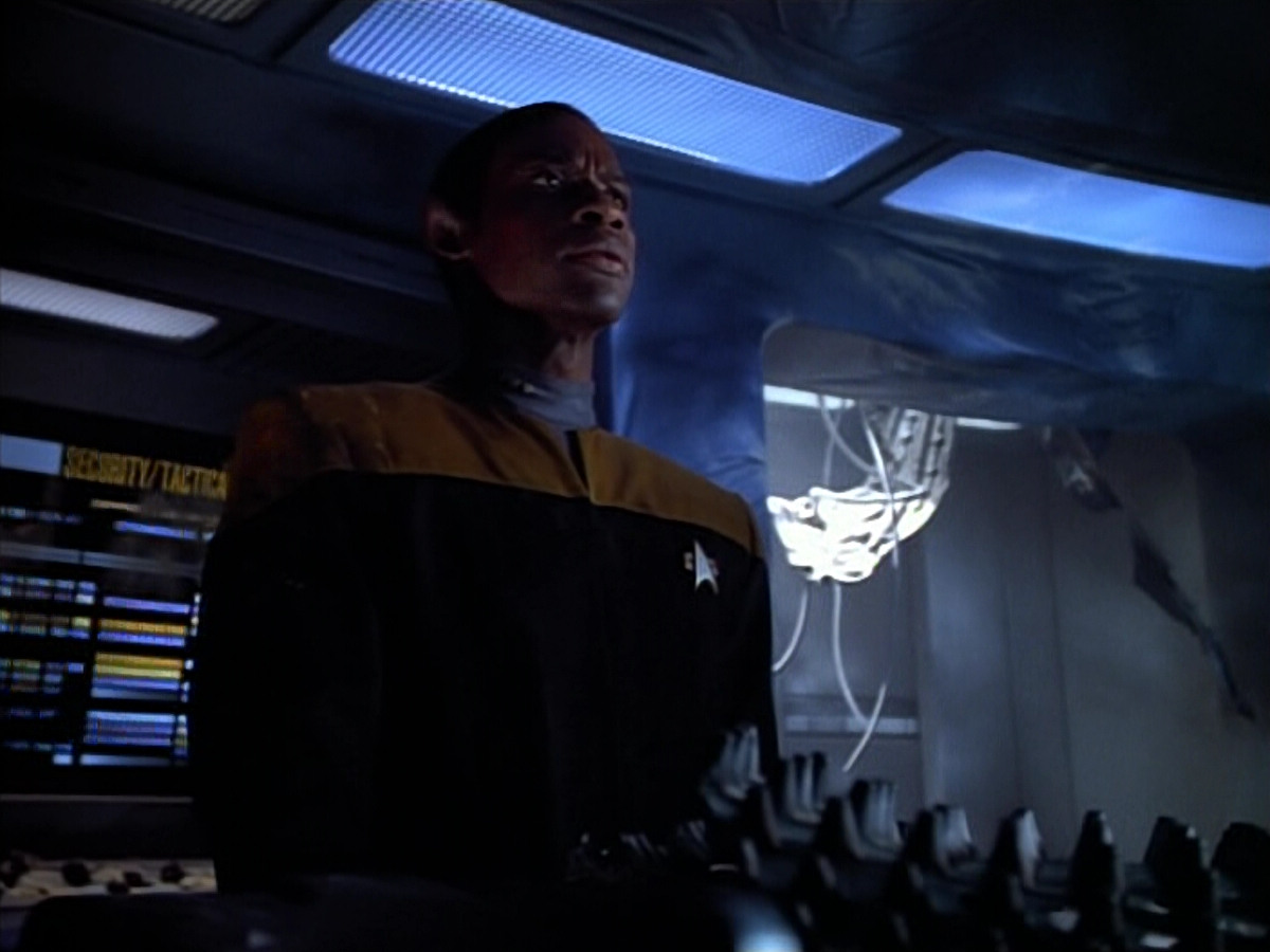 extant_StarTrek_VOY_4x08-YearOfHellPart1_02874.jpg