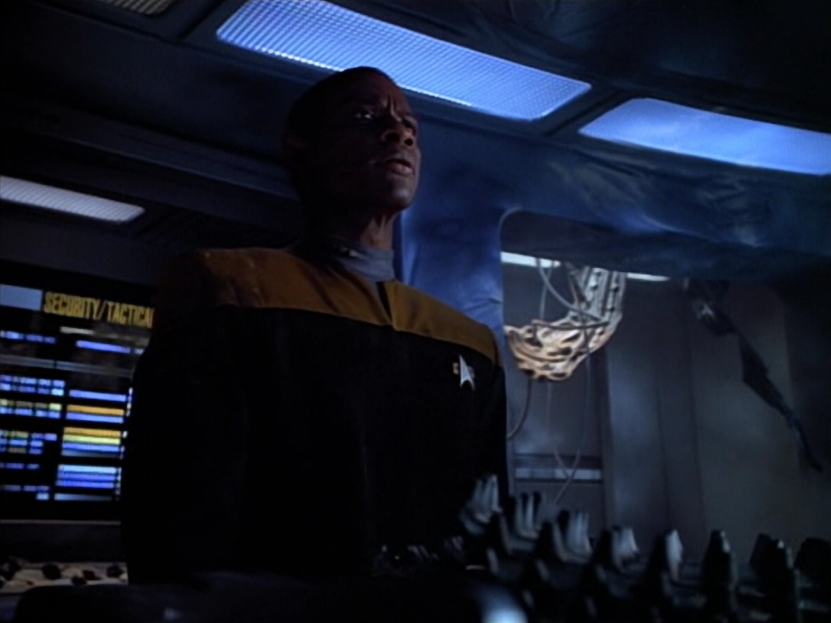 extant_StarTrek_VOY_4x08-YearOfHellPart1_02880.jpg