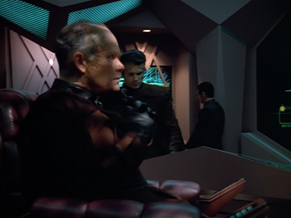 extant_StarTrek_VOY_4x08-YearOfHellPart1_02953.jpg