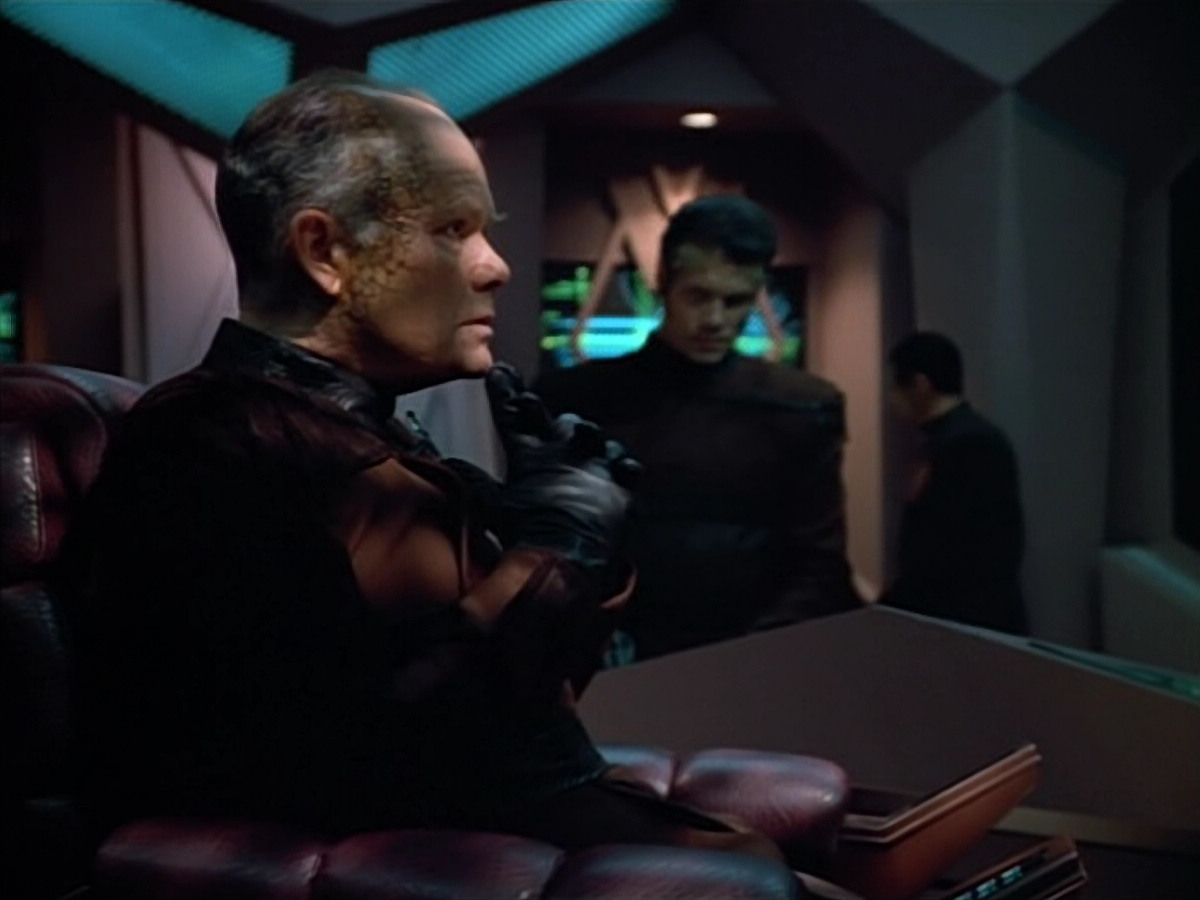 extant_StarTrek_VOY_4x08-YearOfHellPart1_02954.jpg
