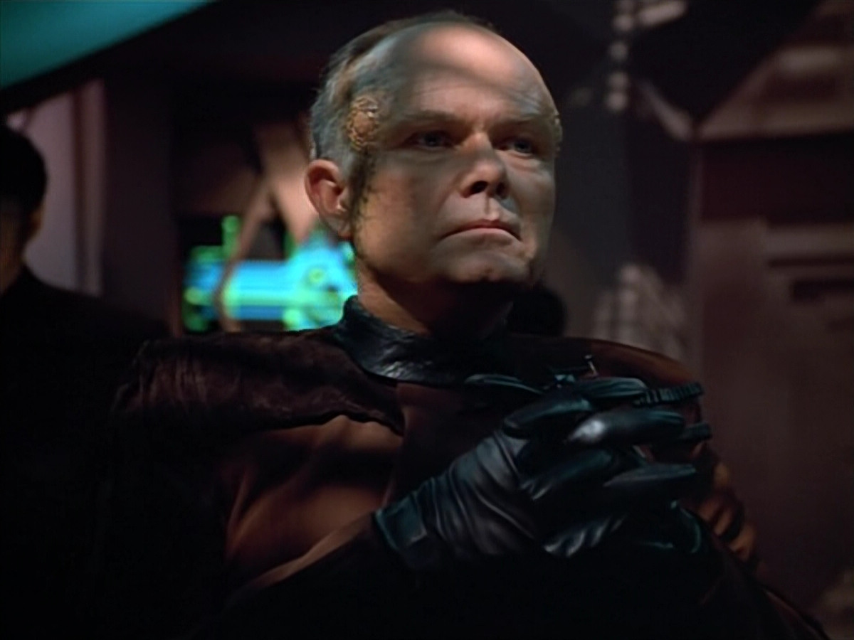 extant_StarTrek_VOY_4x08-YearOfHellPart1_02966.jpg