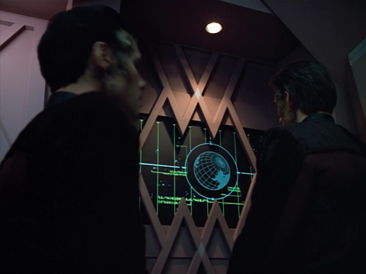 extant_StarTrek_VOY_4x08-YearOfHellPart1_02991.jpg
