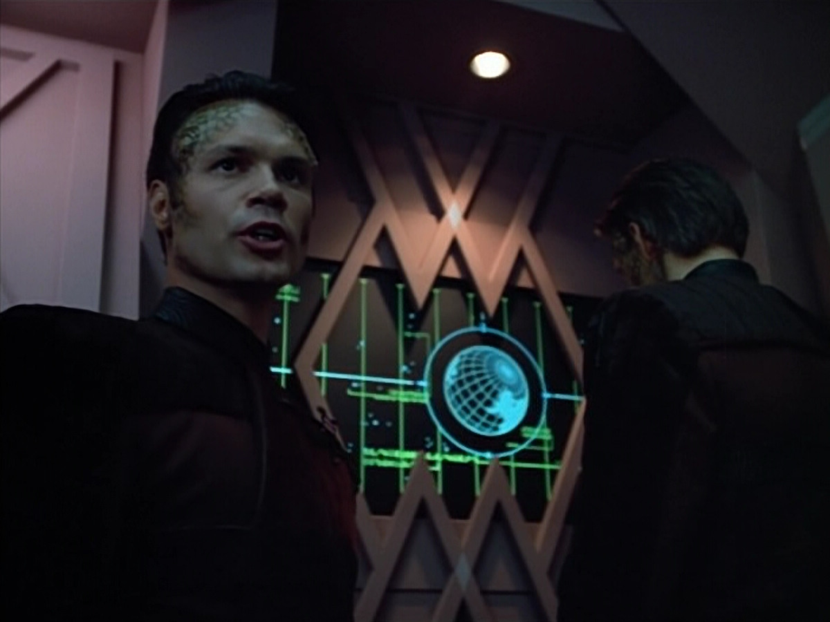 extant_StarTrek_VOY_4x08-YearOfHellPart1_02993.jpg