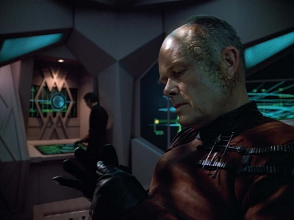 extant_StarTrek_VOY_4x08-YearOfHellPart1_02997.jpg