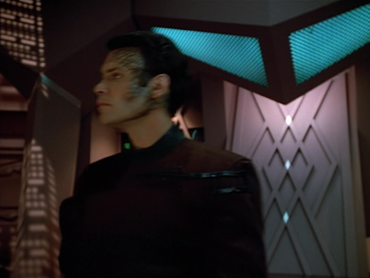 extant_StarTrek_VOY_4x08-YearOfHellPart1_02999.jpg