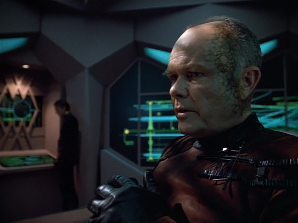 extant_StarTrek_VOY_4x08-YearOfHellPart1_03014.jpg
