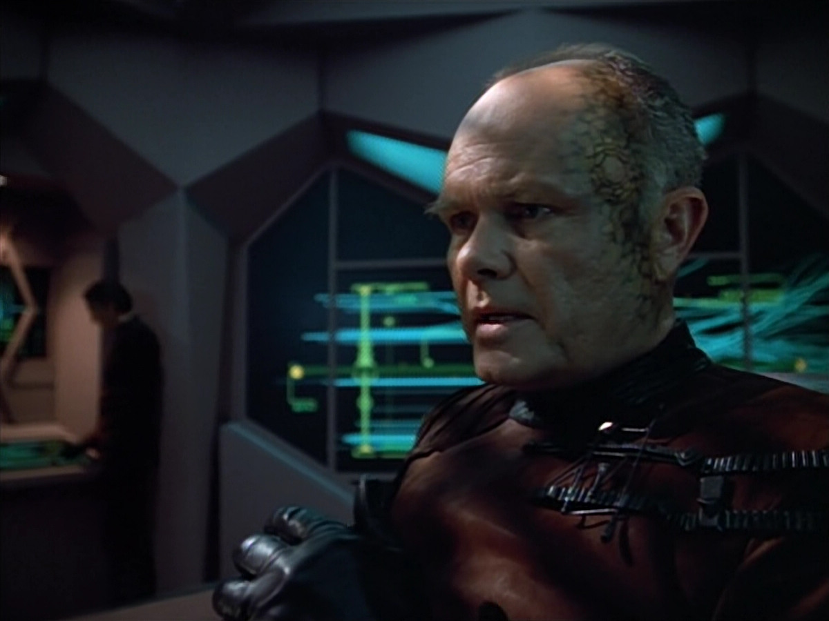extant_StarTrek_VOY_4x08-YearOfHellPart1_03015.jpg