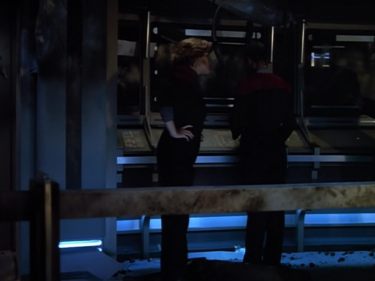 extant_StarTrek_VOY_4x08-YearOfHellPart1_03027.jpg