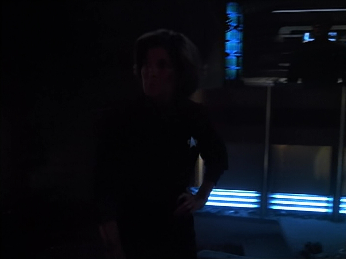 extant_StarTrek_VOY_4x08-YearOfHellPart1_03037.jpg