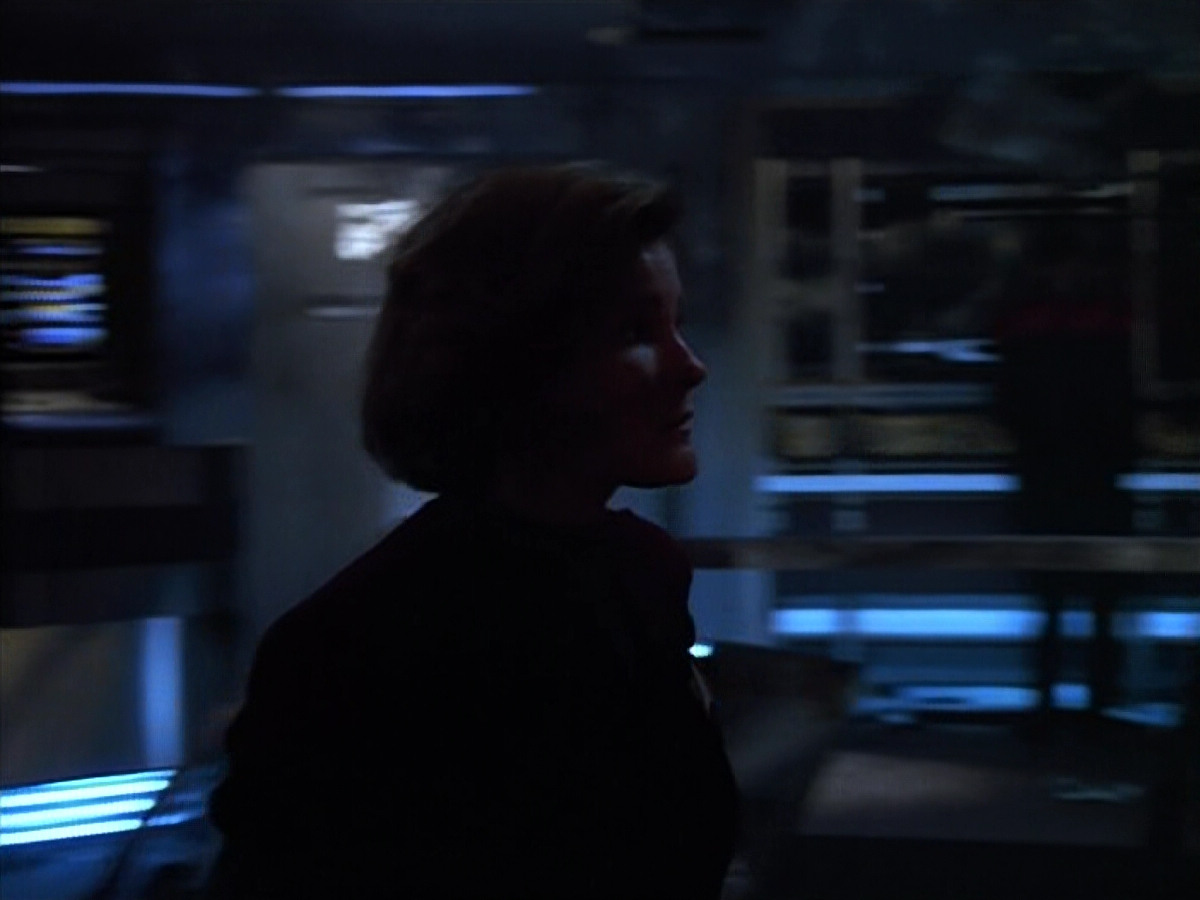 extant_StarTrek_VOY_4x08-YearOfHellPart1_03039.jpg