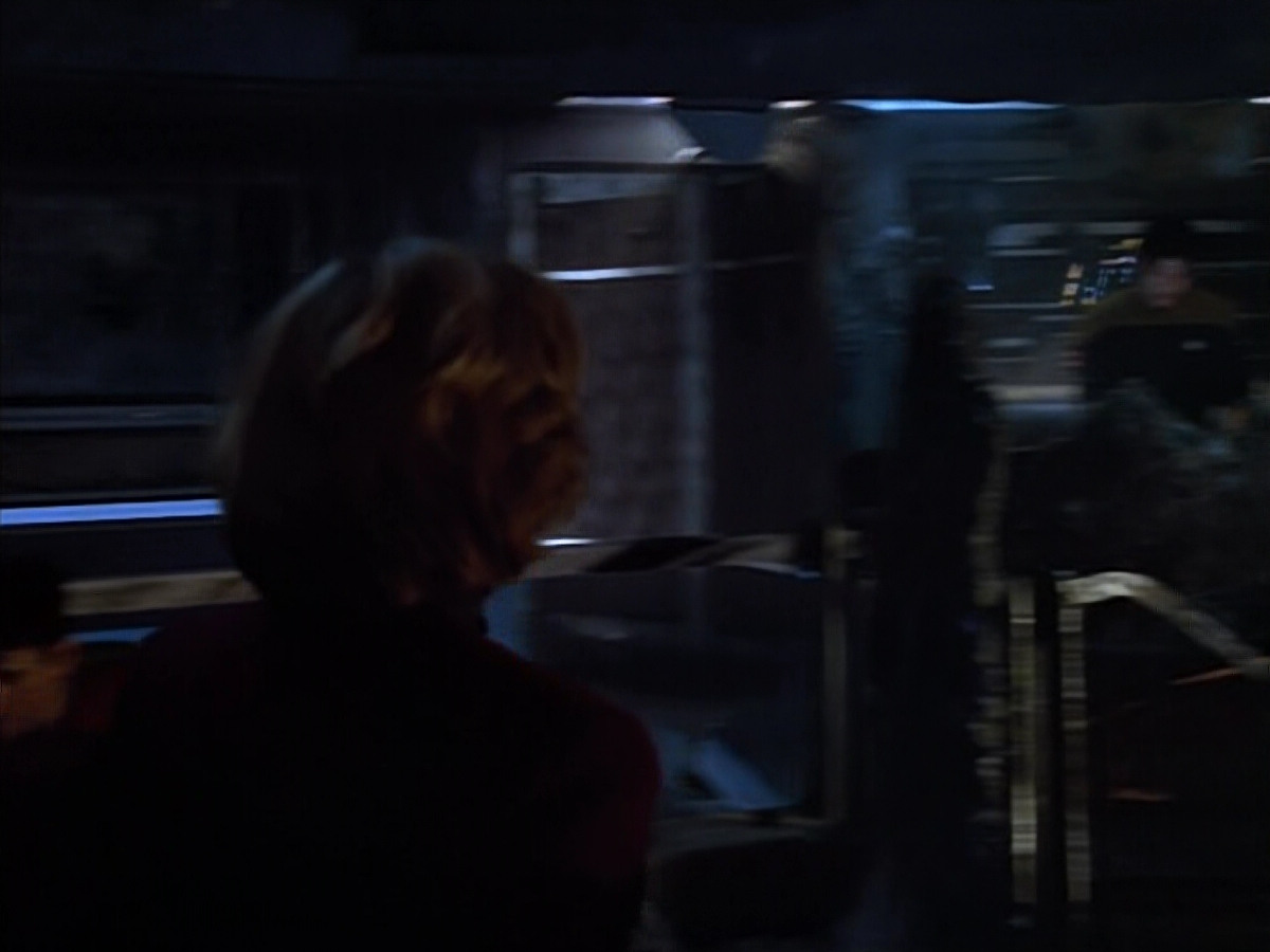 extant_StarTrek_VOY_4x08-YearOfHellPart1_03041.jpg