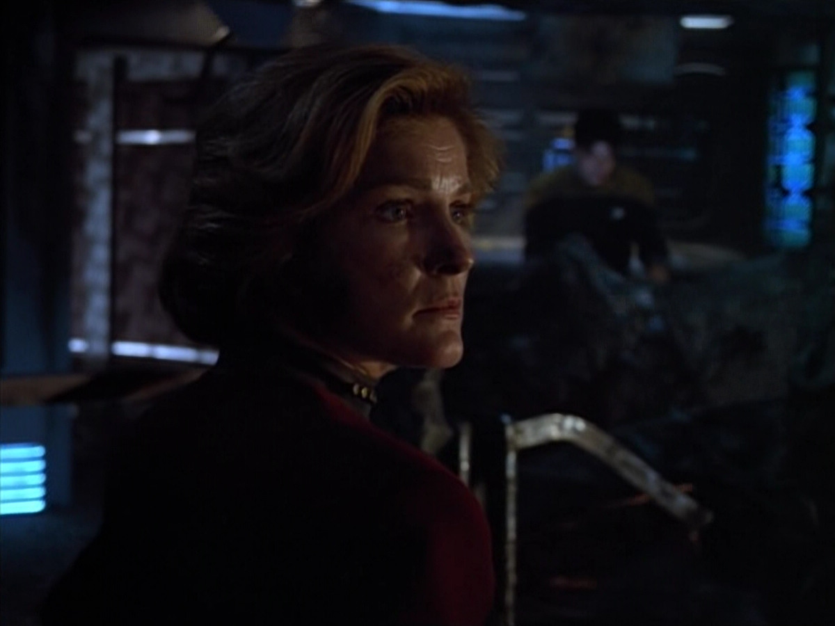 extant_StarTrek_VOY_4x08-YearOfHellPart1_03046.jpg