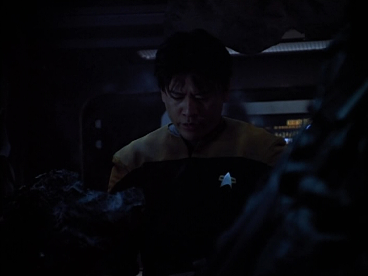 extant_StarTrek_VOY_4x08-YearOfHellPart1_03053.jpg