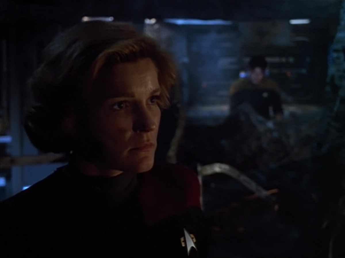 extant_StarTrek_VOY_4x08-YearOfHellPart1_03059.jpg
