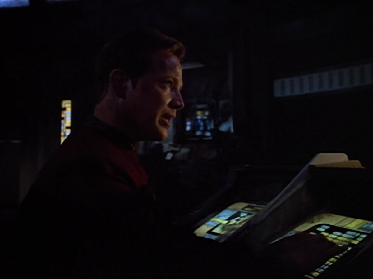 extant_StarTrek_VOY_4x08-YearOfHellPart1_03064.jpg