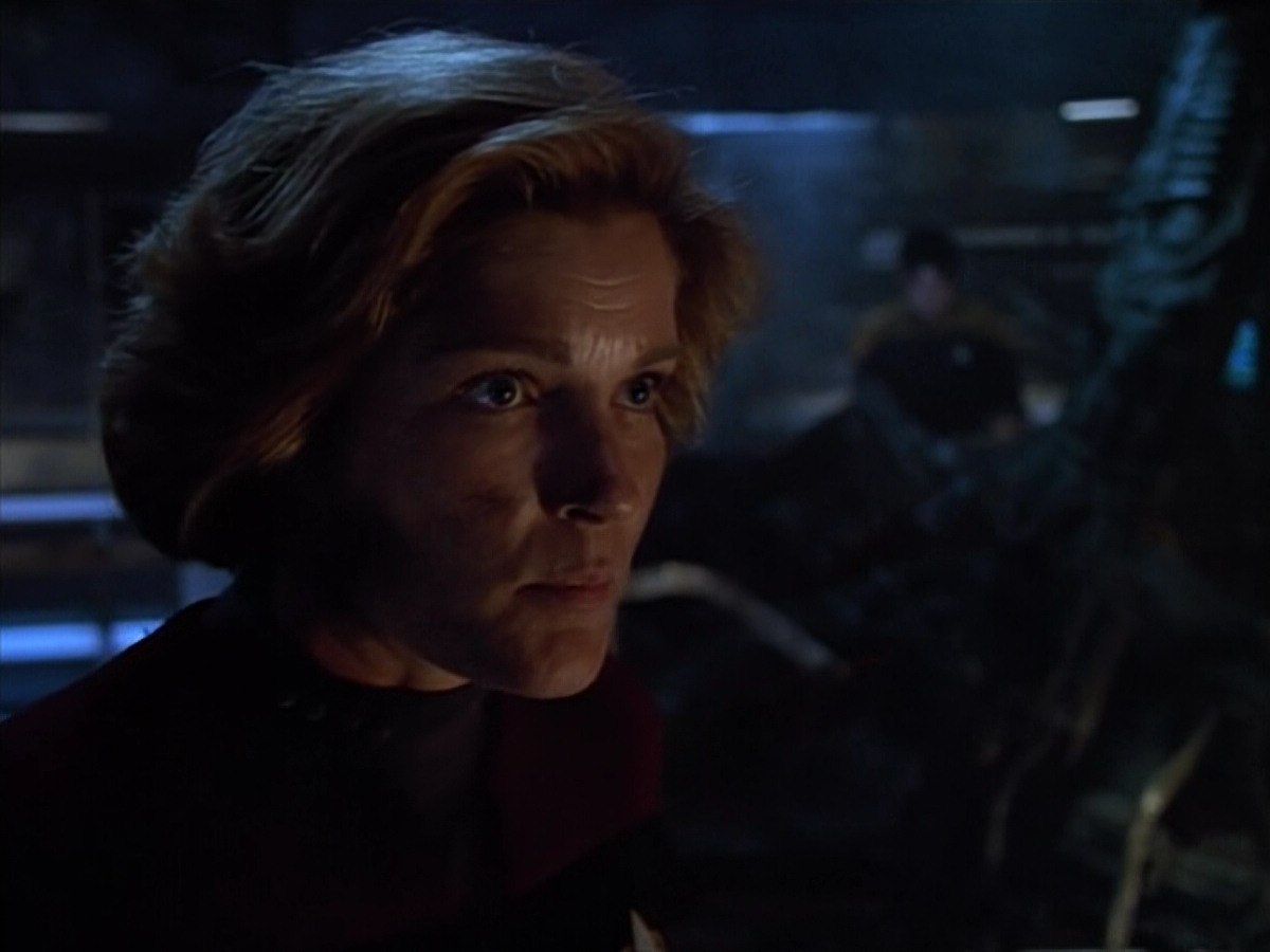 extant_StarTrek_VOY_4x08-YearOfHellPart1_03068.jpg