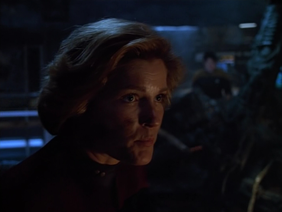 extant_StarTrek_VOY_4x08-YearOfHellPart1_03069.jpg