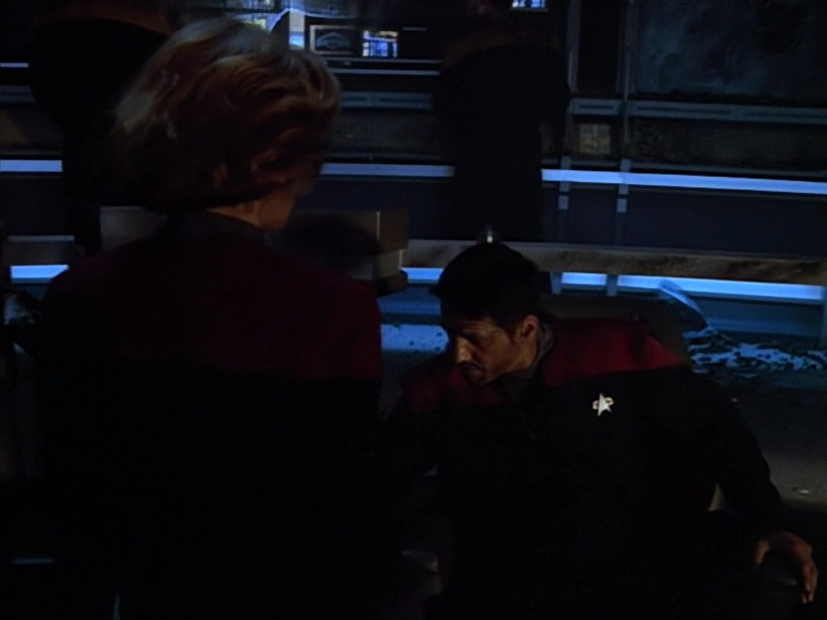 extant_StarTrek_VOY_4x08-YearOfHellPart1_03126.jpg
