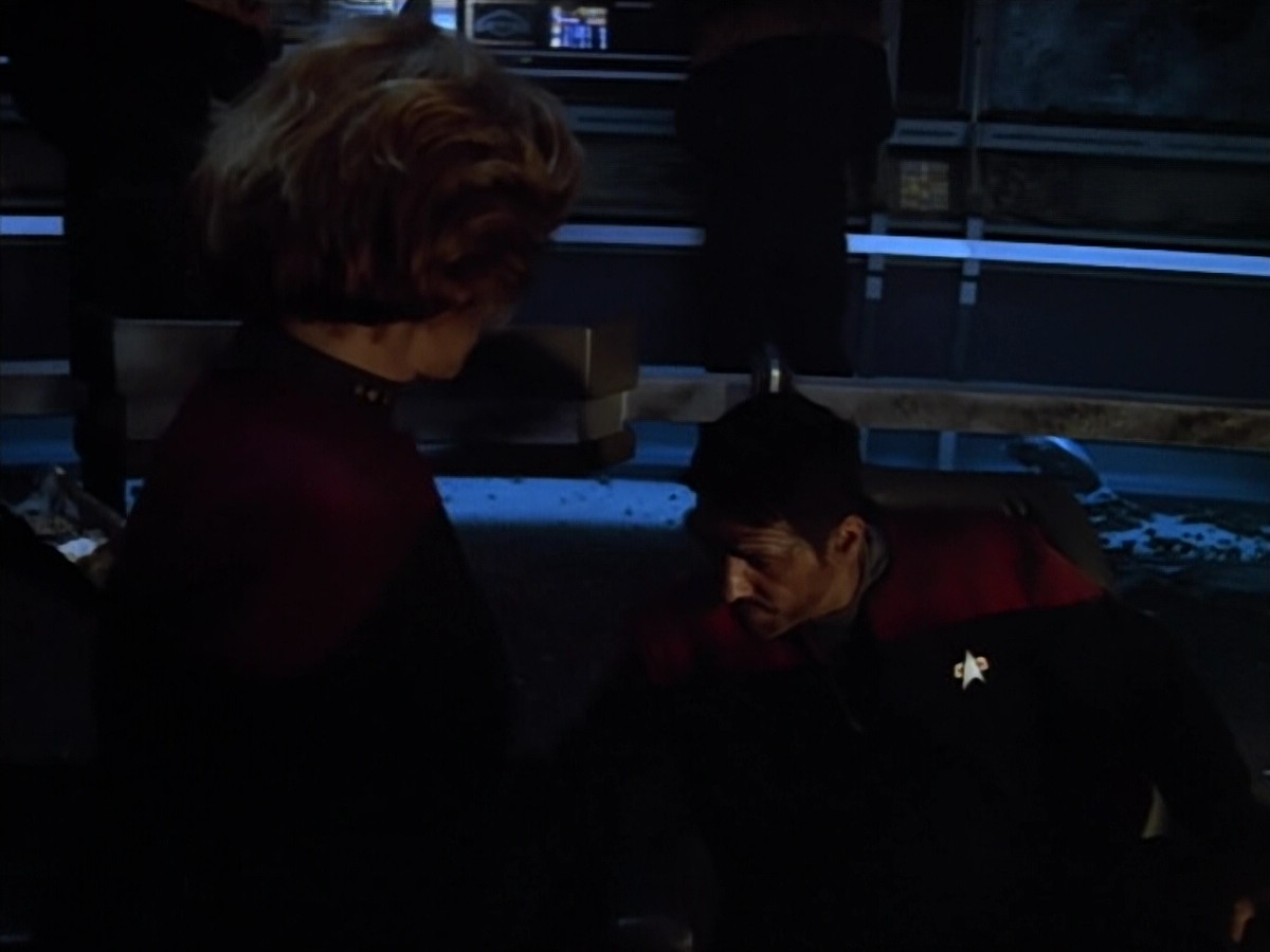 extant_StarTrek_VOY_4x08-YearOfHellPart1_03127.jpg