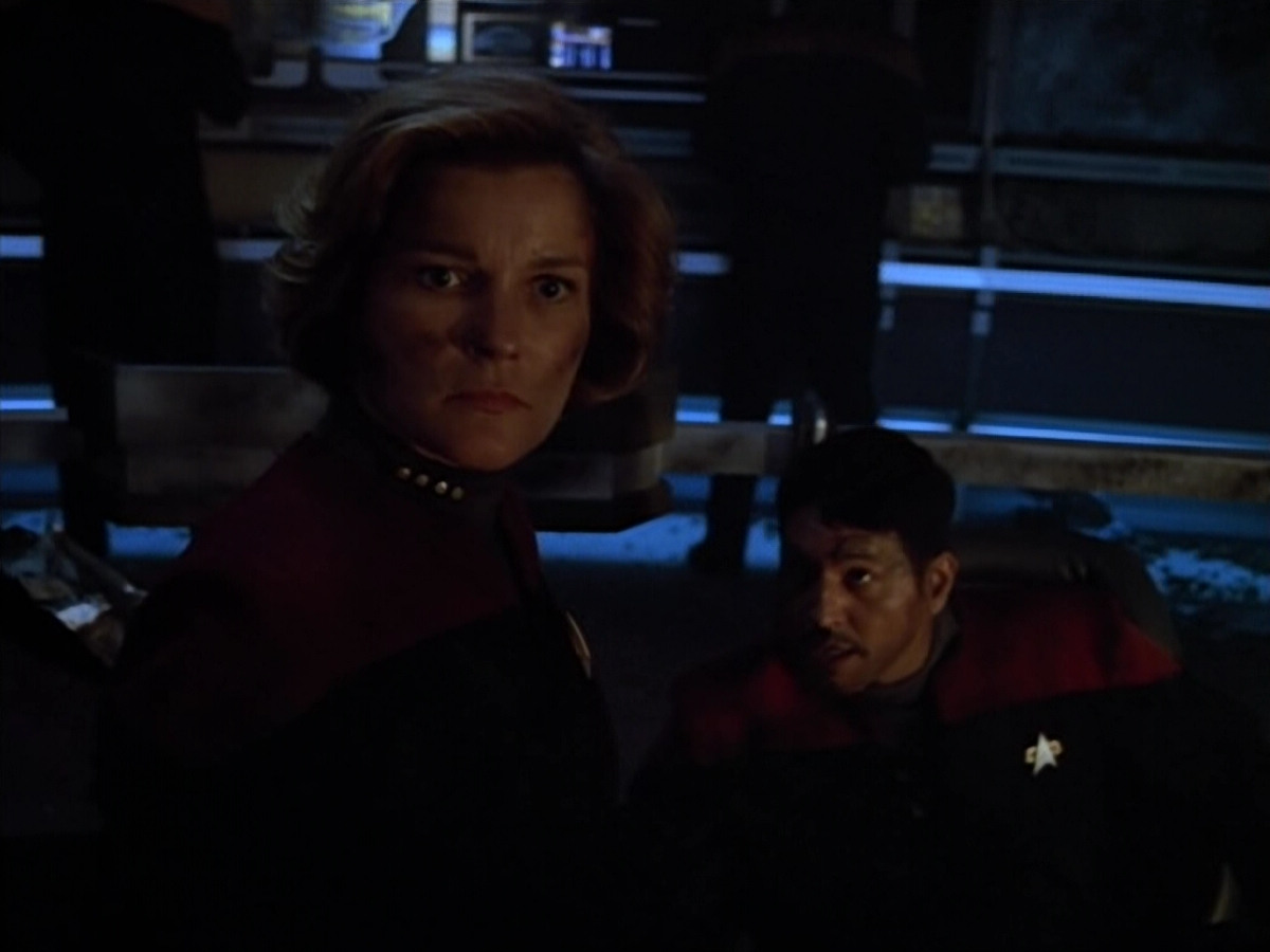 extant_StarTrek_VOY_4x08-YearOfHellPart1_03130.jpg