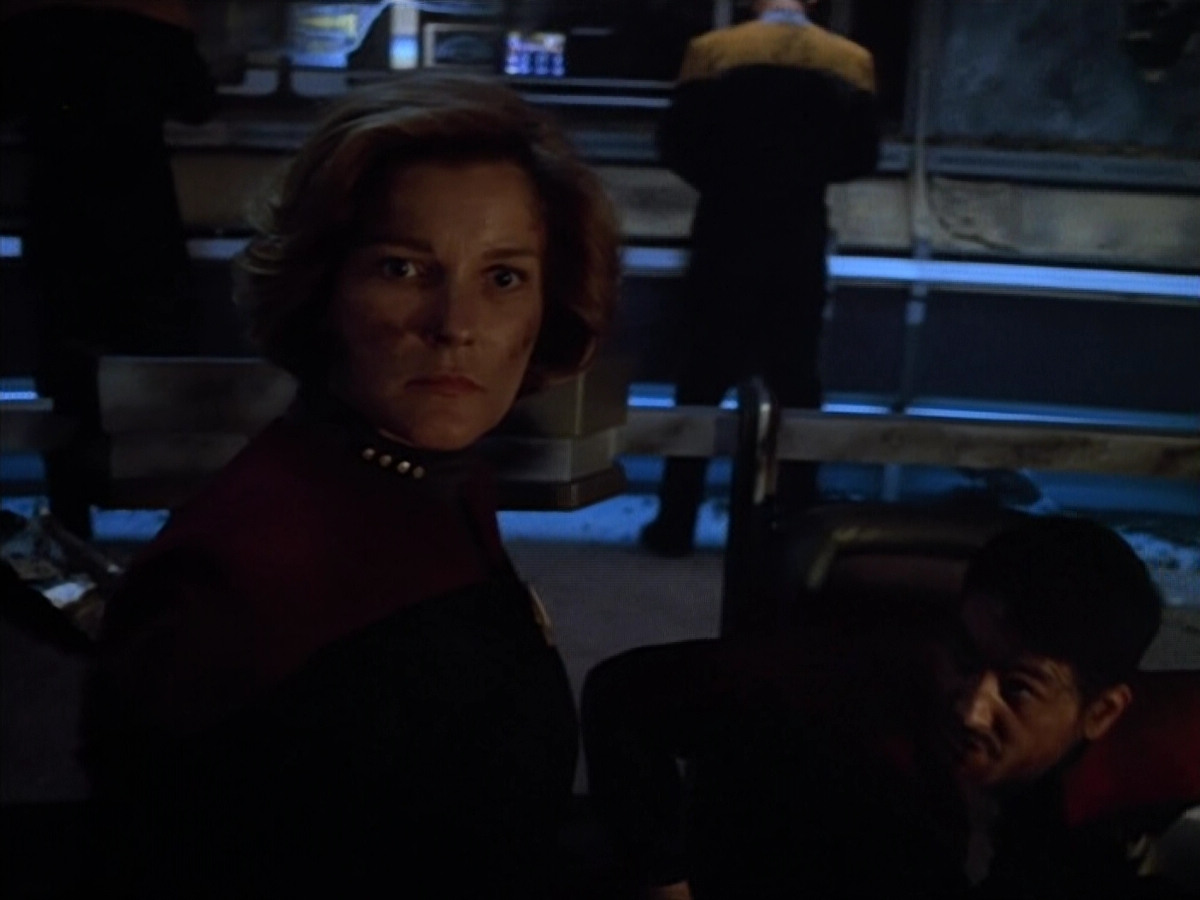 extant_StarTrek_VOY_4x08-YearOfHellPart1_03131.jpg