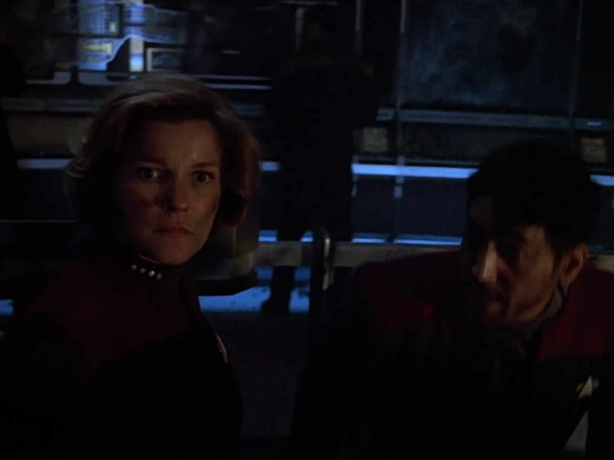 extant_StarTrek_VOY_4x08-YearOfHellPart1_03132.jpg