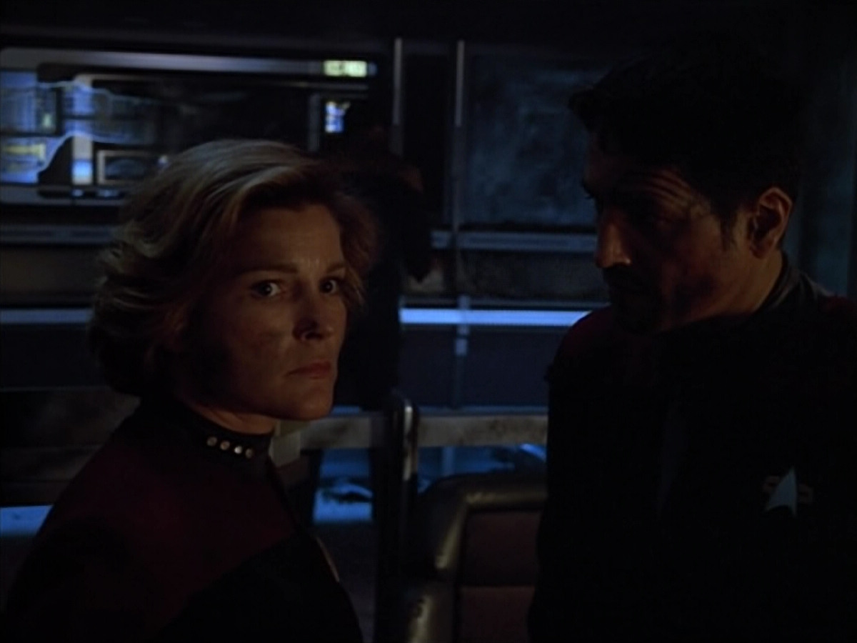 extant_StarTrek_VOY_4x08-YearOfHellPart1_03137.jpg