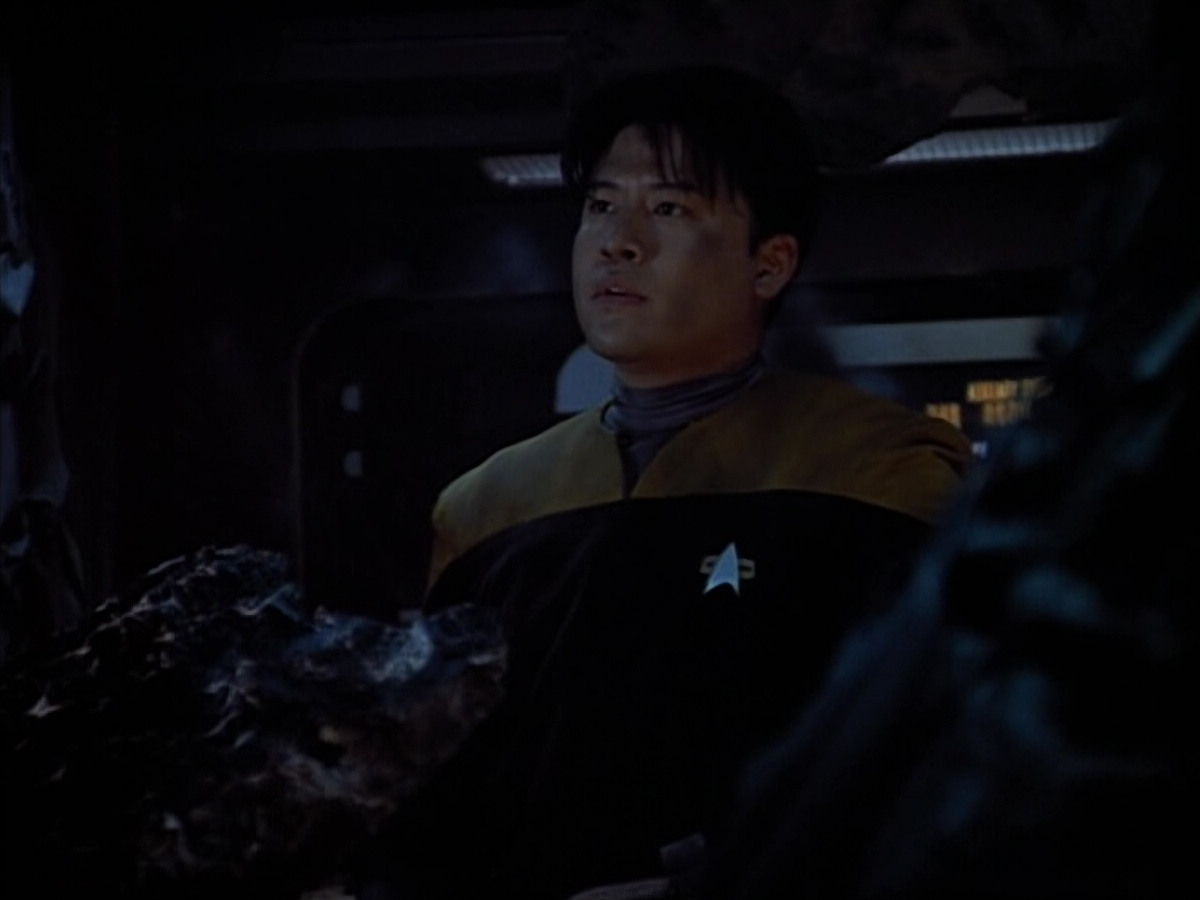 extant_StarTrek_VOY_4x08-YearOfHellPart1_03144.jpg