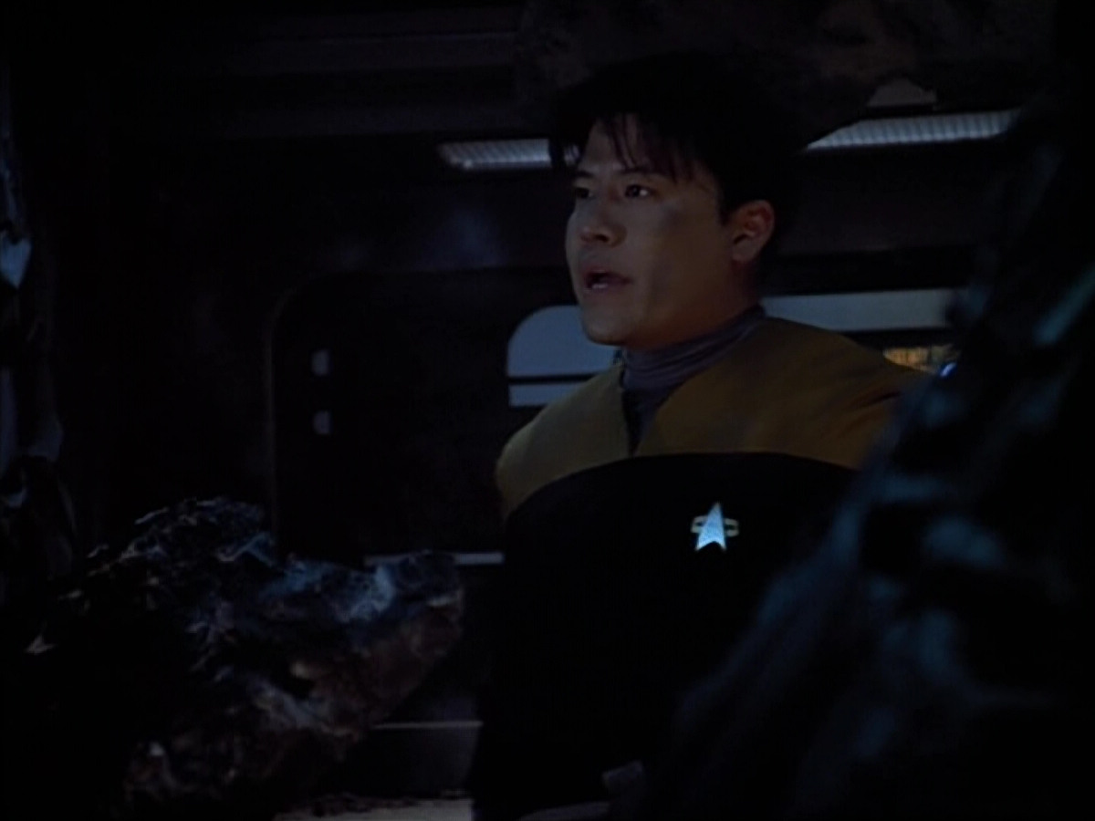 extant_StarTrek_VOY_4x08-YearOfHellPart1_03145.jpg