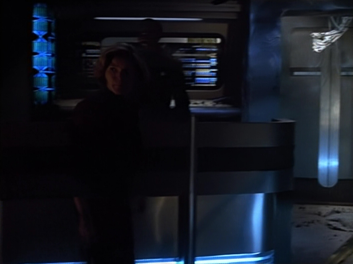 extant_StarTrek_VOY_4x08-YearOfHellPart1_03147.jpg