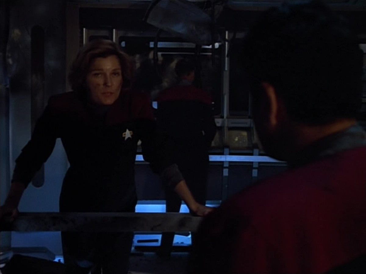 extant_StarTrek_VOY_4x08-YearOfHellPart1_03157.jpg
