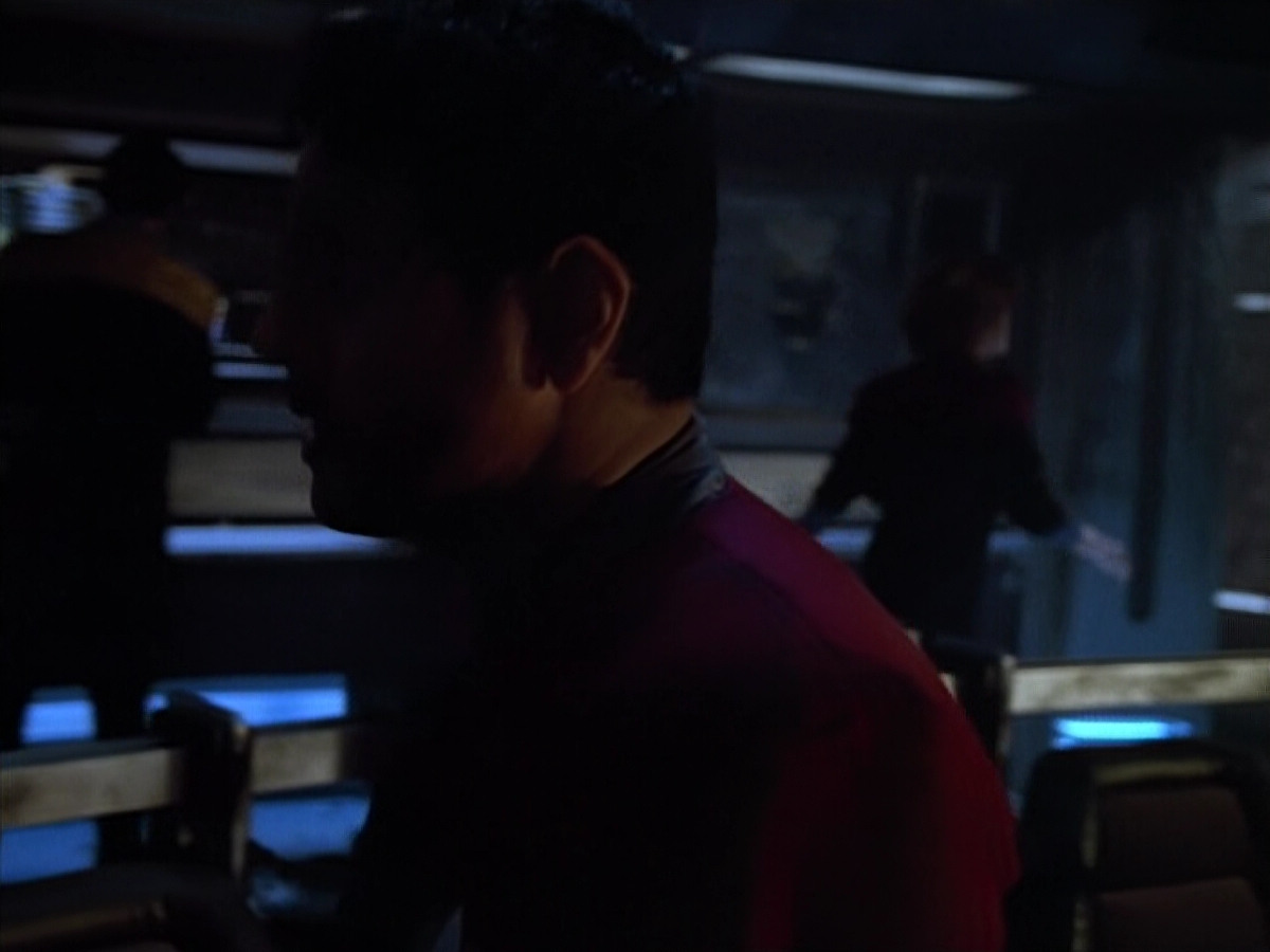 extant_StarTrek_VOY_4x08-YearOfHellPart1_03165.jpg