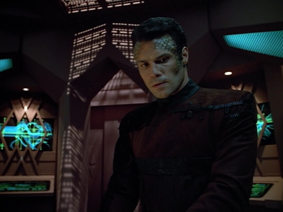 extant_StarTrek_VOY_4x08-YearOfHellPart1_03184.jpg