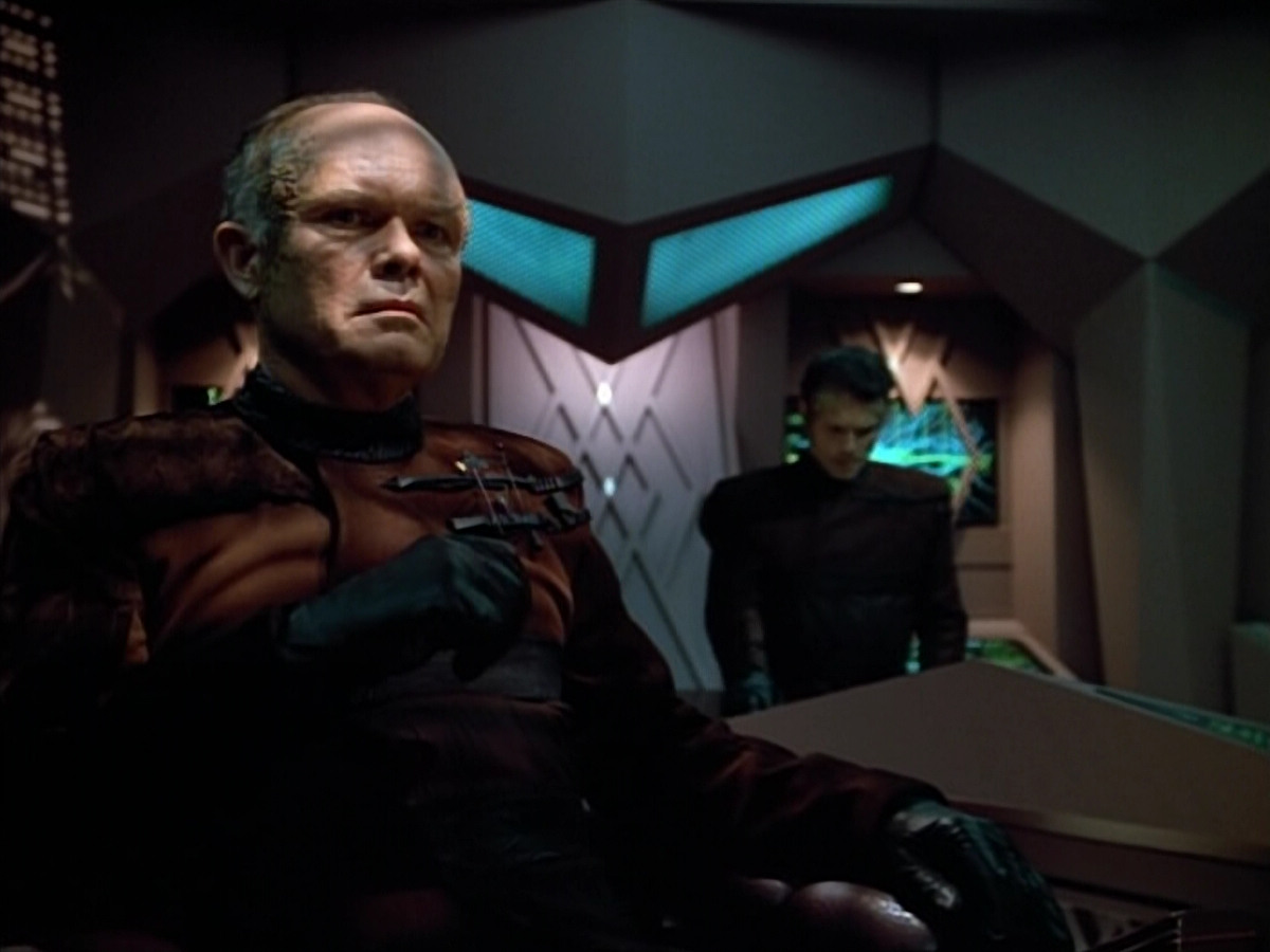 extant_StarTrek_VOY_4x08-YearOfHellPart1_03196.jpg