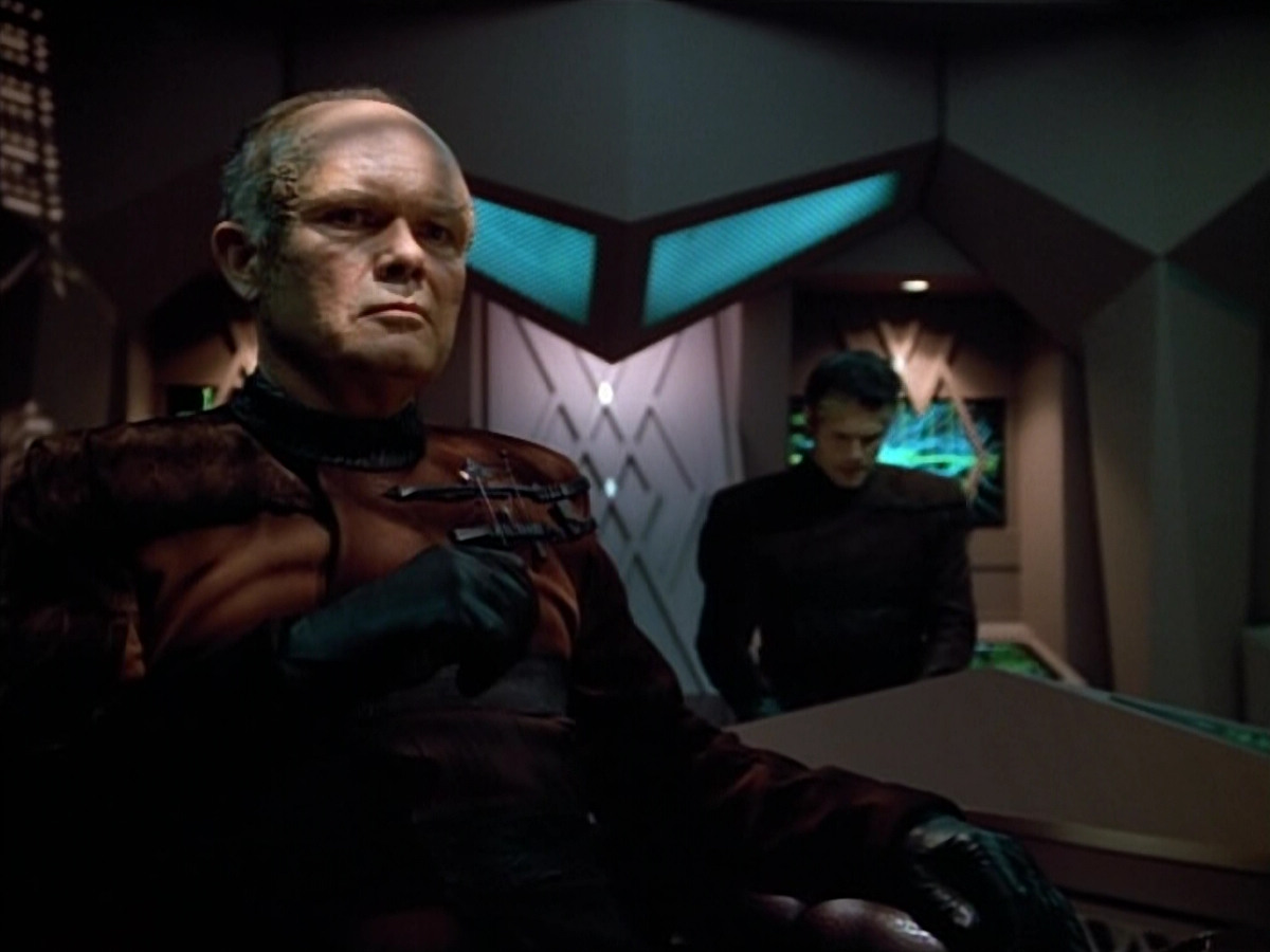 extant_StarTrek_VOY_4x08-YearOfHellPart1_03197.jpg