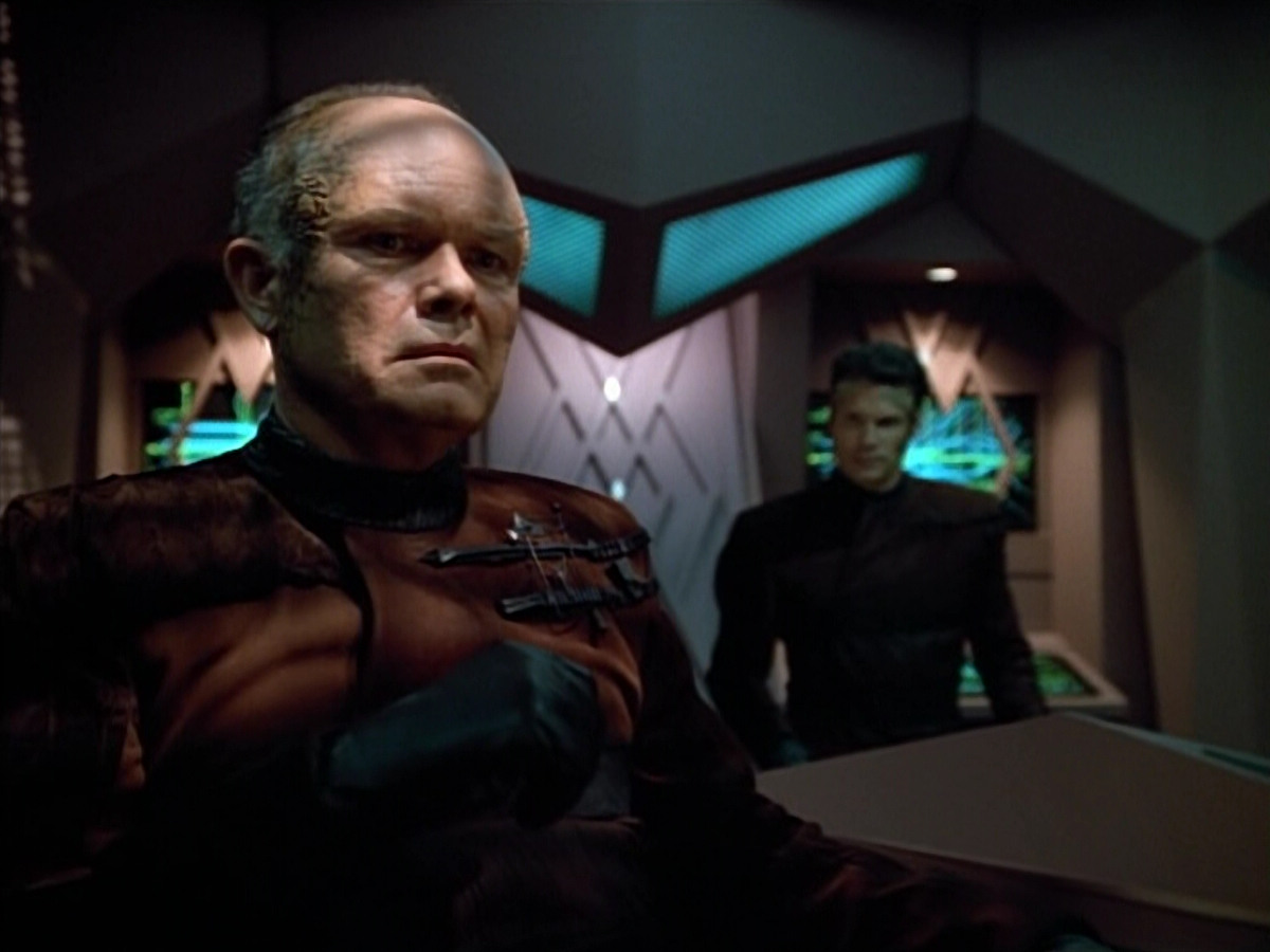 extant_StarTrek_VOY_4x08-YearOfHellPart1_03205.jpg