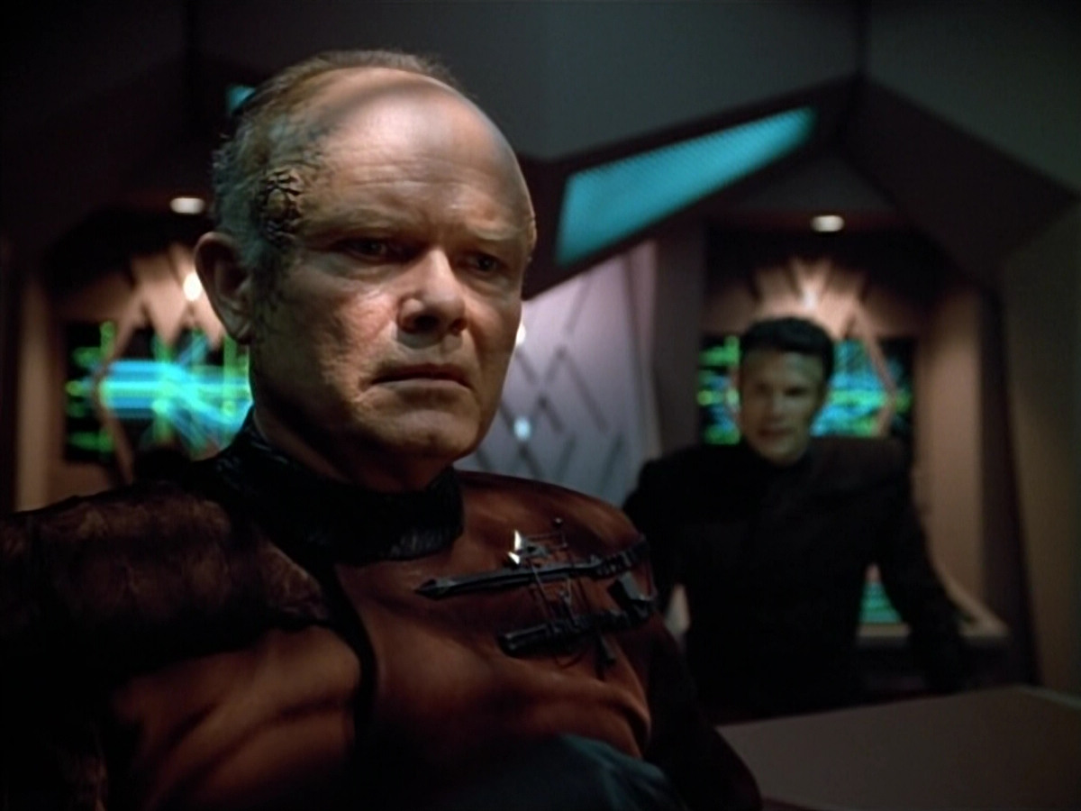 extant_StarTrek_VOY_4x08-YearOfHellPart1_03215.jpg