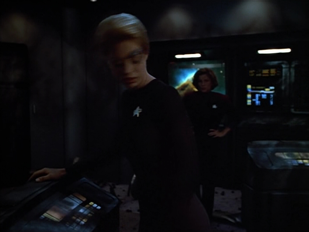 extant_StarTrek_VOY_4x08-YearOfHellPart1_03238.jpg