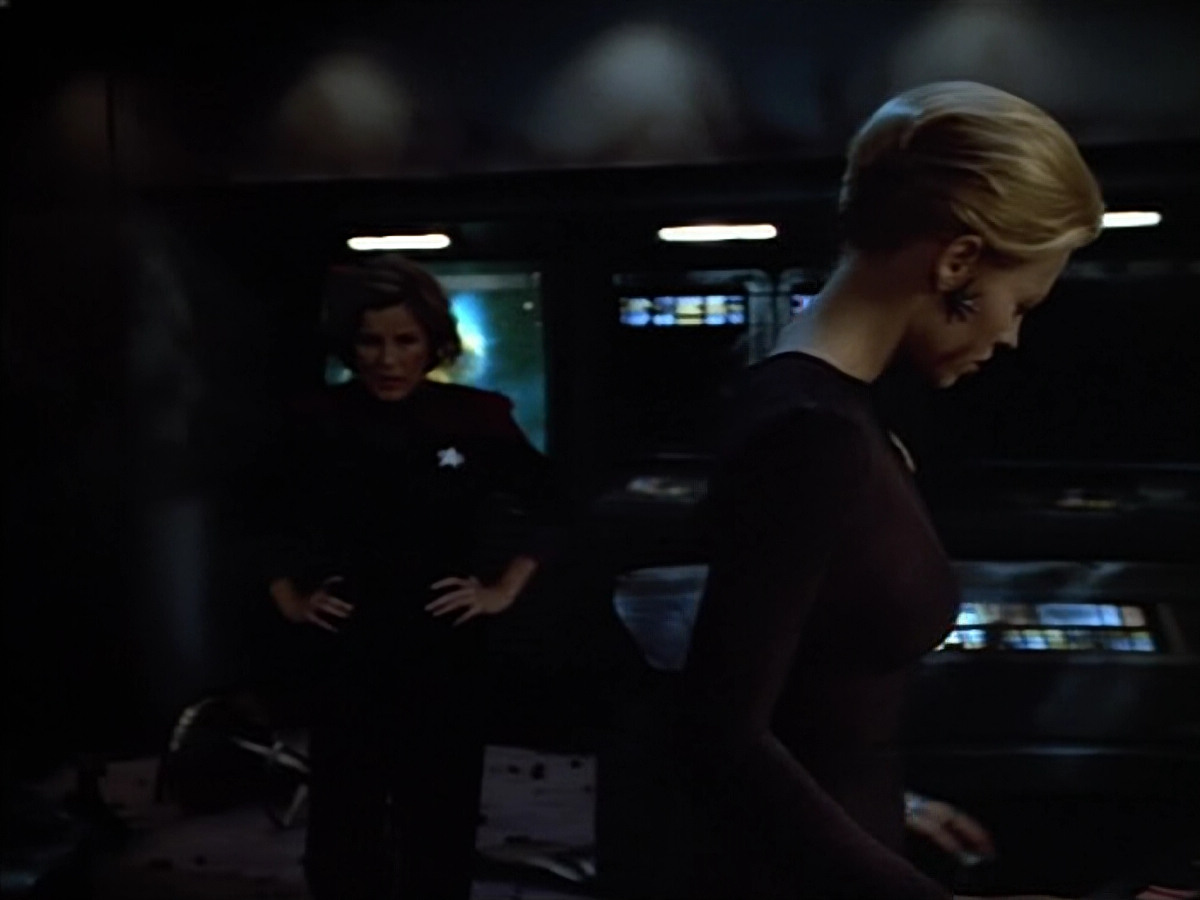 extant_StarTrek_VOY_4x08-YearOfHellPart1_03240.jpg