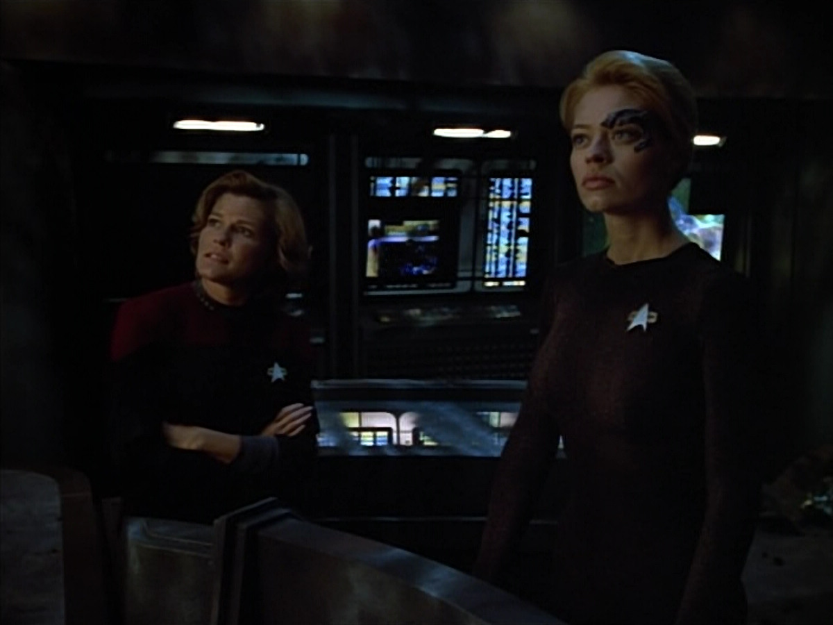 extant_StarTrek_VOY_4x08-YearOfHellPart1_03272.jpg