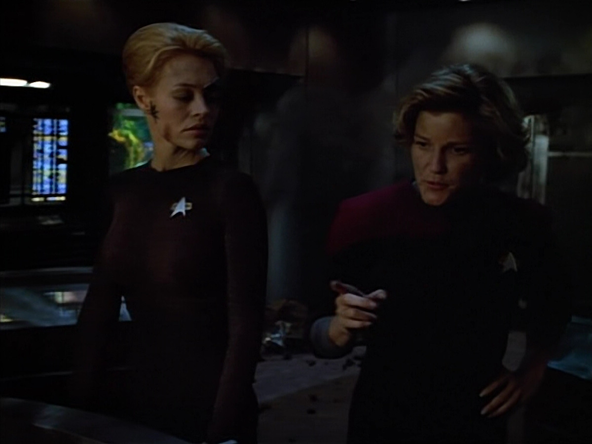 extant_StarTrek_VOY_4x08-YearOfHellPart1_03335.jpg
