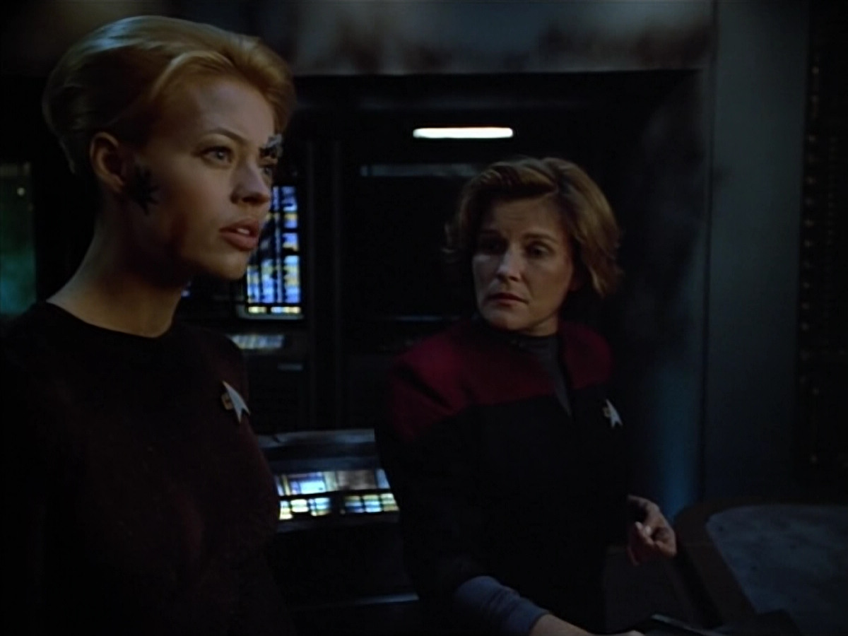 extant_StarTrek_VOY_4x08-YearOfHellPart1_03350.jpg