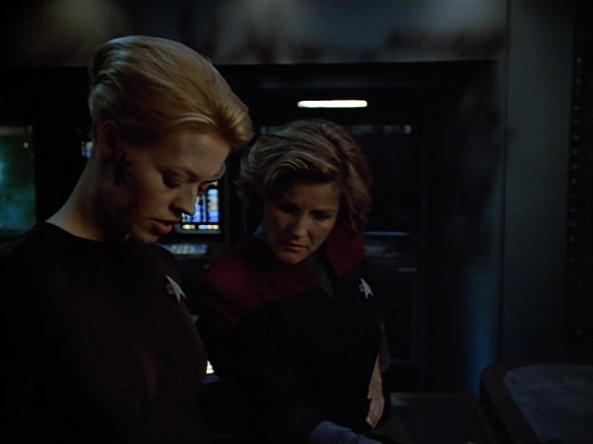 extant_StarTrek_VOY_4x08-YearOfHellPart1_03366.jpg