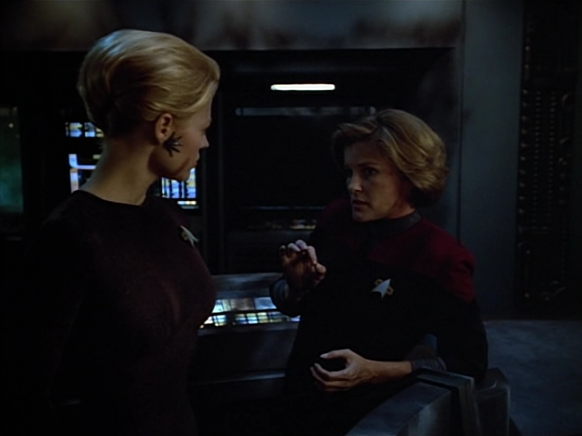 extant_StarTrek_VOY_4x08-YearOfHellPart1_03410.jpg