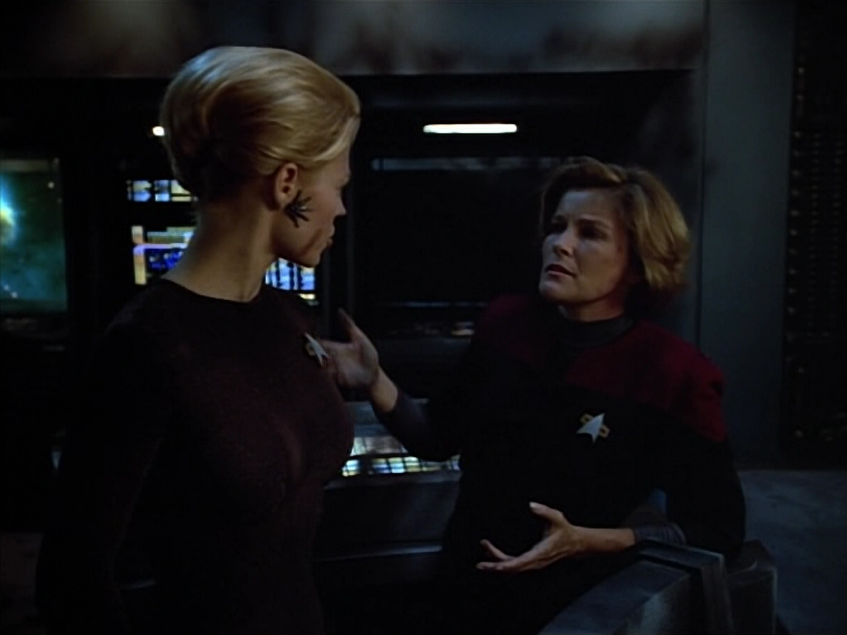 extant_StarTrek_VOY_4x08-YearOfHellPart1_03427.jpg