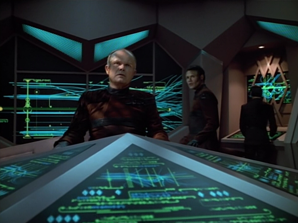 extant_StarTrek_VOY_4x08-YearOfHellPart1_03458.jpg